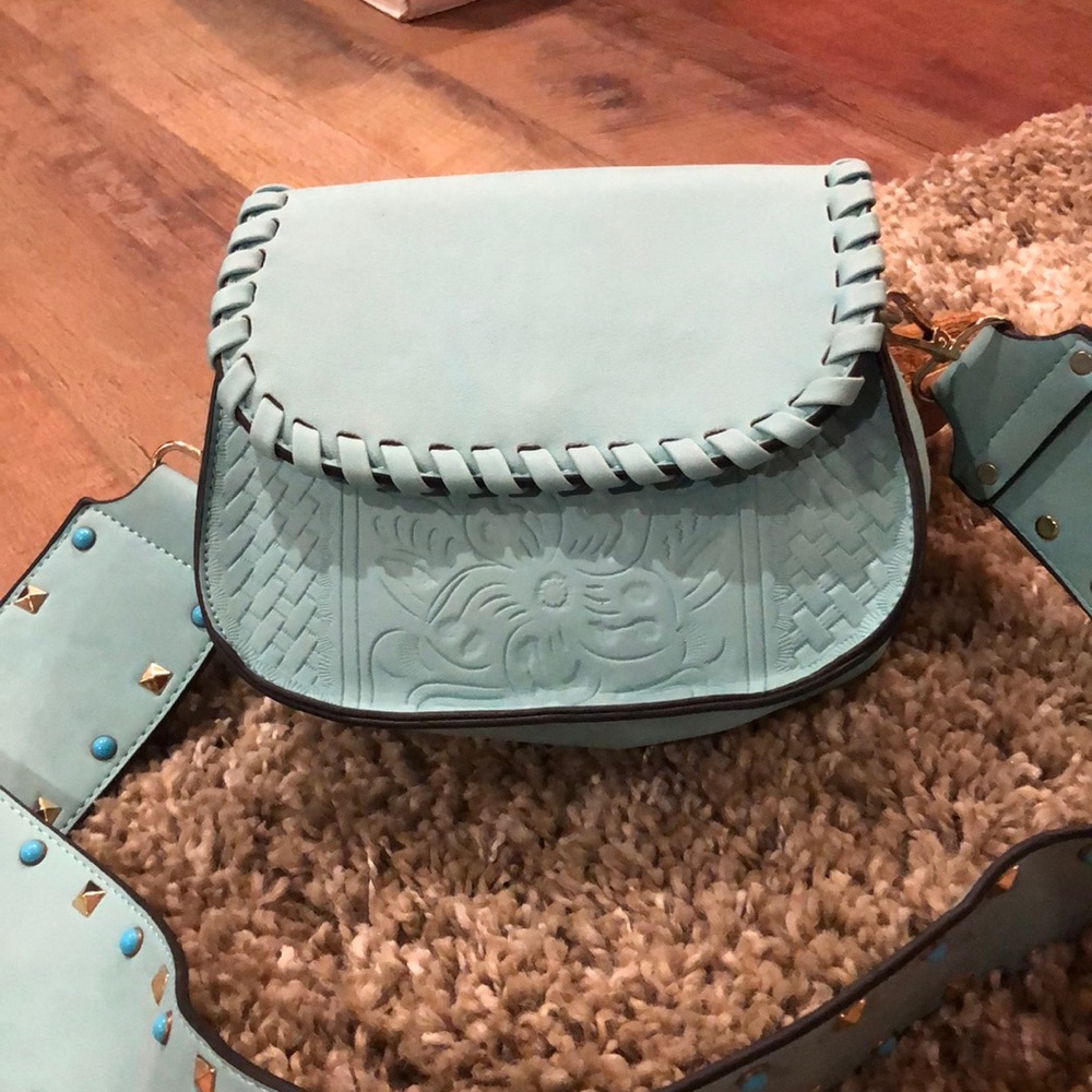 Kiss Me Couture crossbody purse - Picture 2 of 7